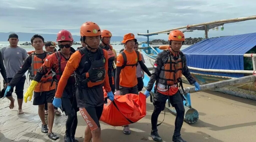 Jasad Angga (28), wisatawan asal Bogor korban terseret arus Pantai Sunset, Kabupaten Sukabumi, berhasil ditemukan.(Foto:Istimewa).
