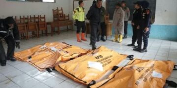 Jenazah korban ditemukan tertimbun material longsor di Kecamatan Cisarua, Kabupaten Bandung Barat.(Foto:Istimewa).