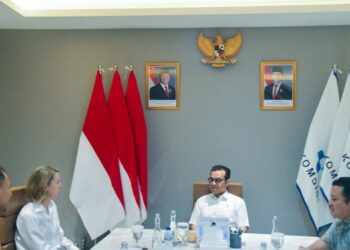 Wamenkomdigi Nezar Patria menerima audiensi Global Head and Vice President of Government Affair and Public Policy YouTube Leslie Miller di Kantor Kementerian Komdigi, Jakarta Pusat, Kamis (29/01/2026). Foto: Pey HS/Komdigi