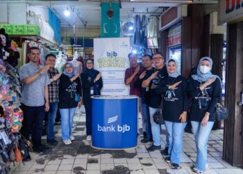 bjb sambangi pasar.