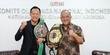 Ketum Komite Olahraga Nasional Indonesia (KONI) Kalimantan Barat masa bakti 2025-2029 Daud Yordan (kiri) dan jajarannya menemui Ketum KONI Pusat Letjen TNI Purn Marciano Norman (kanan) pada Selasa (6/1/2026).(Foto: Dok. KONI Pusat)