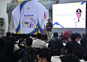 Bupati Dony Ahmad Munir saat Pelantikan Badan Pengurus Cabang (BPC) HIPMI Kabupaten Sumedang Masa Bakti 2025–2028 yang dilantik Ketua Umum BPD HIPMI Jawa Barat Radityo Egi Pratama di Gedung Negara, Sabtu (10/01/2026).(Foto: Humas Pemkab Sumedang)