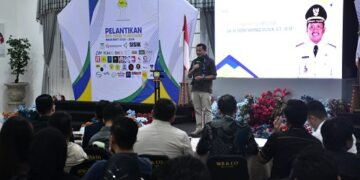 Bupati Dony Ahmad Munir saat Pelantikan Badan Pengurus Cabang (BPC) HIPMI Kabupaten Sumedang Masa Bakti 2025–2028 yang dilantik Ketua Umum BPD HIPMI Jawa Barat Radityo Egi Pratama di Gedung Negara, Sabtu (10/01/2026).(Foto: Humas Pemkab Sumedang)