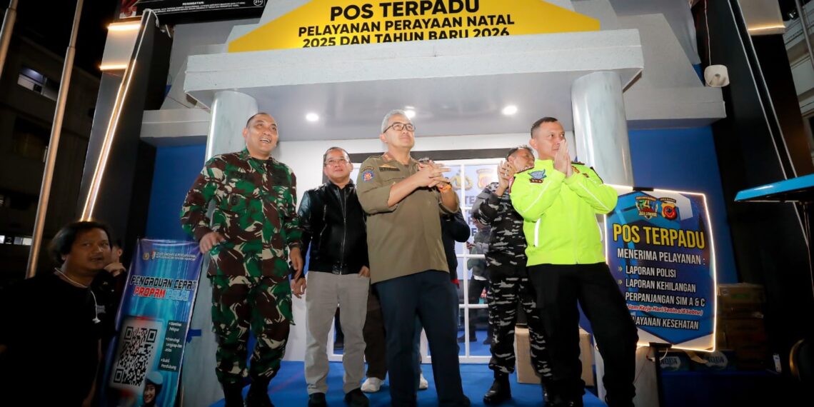 Jajaran Forkopimda Kota Bandung memantau malam pergantian tahun.(Foto: Humas Pemkot Bandung)