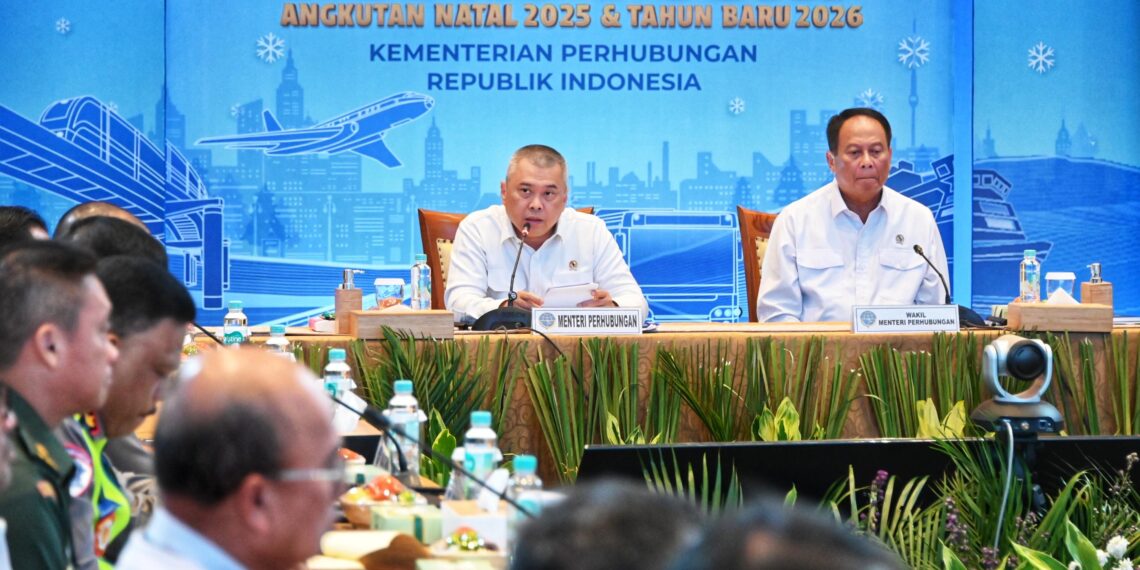 Menteri Perhubungan Dudy Purwagandhi (depan kiri) dan Wakil Menteri Perhubungan Suntana.(Foto: Dok. Kemenhub)