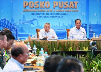 Menteri Perhubungan Dudy Purwagandhi (depan kiri) dan Wakil Menteri Perhubungan Suntana.(Foto: Dok. Kemenhub)