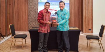 Direktur Rekayasa & Infrastruktur Darat Pertamina Patra Niaga, Hari Purnomo (kiri) dan Direktur Utama PT Gaya Makmur Mobil Frankie S. Makaminang.