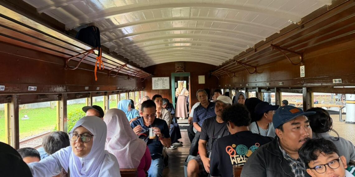 Penumpang kereta wisata.(Foto: Istimewa)