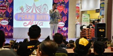 Wakil Bupati Sumedang M. Fajar Aldila saat hadir dalam silaturahmi perguruan pencak silat, di Asia Plaza Sumedang, Sabtu (3/1/2026).(Foto: Humas Pemkab Sumedang)