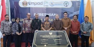 Universitas Padjadjaran meresmikan Padjadjaran Center For Sweet Potato Research and Innovation Excellence (Praise). Menteri Perencanaan Pembangunan Nasional (PPN)/Badan Perencanaan Pembangunan Nasional (Bappenas) Rachmat Pambudy meresmikan Praise di Unpad Jatinangor, Selasa (13/1/2026).(Foto: Humas Pemkab Sumedang)