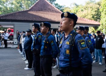 Petugas Damkarmatan Kota Bandung. (Foto: Humas Pemkot Bandung)