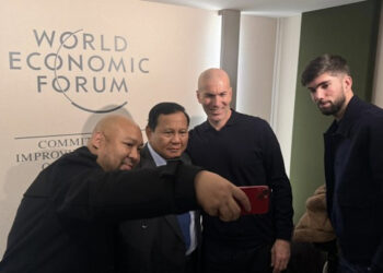 Prabowo dan Zinedine Zidane ditemani putra masing-masing.(Foto: Humas PSSI)