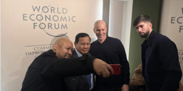 Prabowo dan Zinedine Zidane ditemani putra masing-masing.(Foto: Humas PSSI)