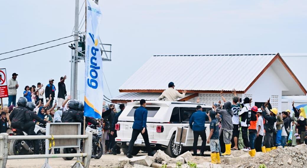 Presiden Prabowo Subianto tiba di Kabupaten Karawang, Provinsi Jawa Barat, Rabu (07/01/2026), dalam rangka kunjungan kerja.(Foto: Setneg)