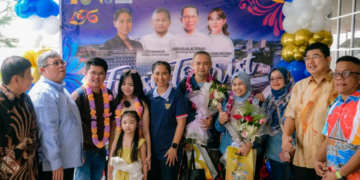 Wakil Menteri Pariwisata (Wamenpar) Ni Luh Puspa menyambut langsung kunjungan wisman yang tiba di Batam pada hari pertama tahun 2026.(Foto: Dok. Kemenpar)