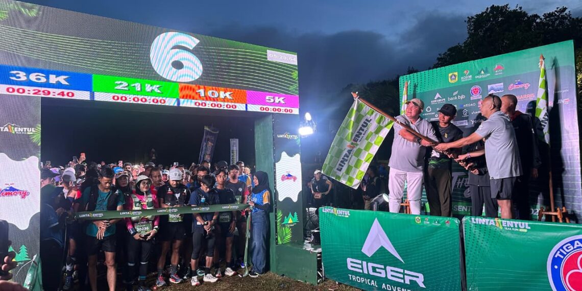 Lintas Sentul Trail Run 2026 resmi digelar yang dibuka langsung oleh Bupati Bogor Rudy Susmanto pada Sabtu (10/1/26) di Paseban Garden Hills Campground, Megamendung.(Foto: Humas Pemkab Bogor)