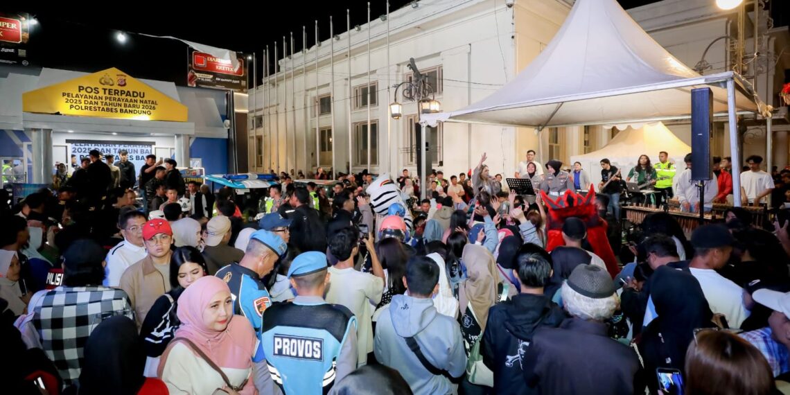Suasana malam Tahun Baru 2026 di Kota Bandung. (Foto: Humas Pemkot Bandung)