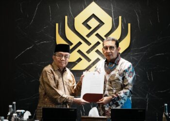 Menteri Kebudayaan Fadli Zon dan Budayawan Taufik Ismail. (Dokumentasi: Kementerian Kebudayaan/Vidhy Fellizano Sfinoza)