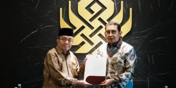 Menteri Kebudayaan Fadli Zon dan Budayawan Taufik Ismail. (Dokumentasi: Kementerian Kebudayaan/Vidhy Fellizano Sfinoza)