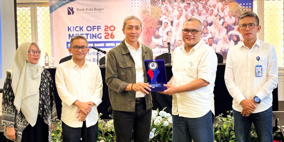 Wali Kota Bogor, Dedie A. Rachim, menghadiri kegiatan Kick Off Meeting Rencana Bisnis Tahun 2026 Perumda BPR Bank Kota Bogor yang diselenggarakan di eL Hotel Bandung, Kota Bandung, Jawa Barat Sabtu (17/1/2026). (Foto: Humas Pemkot Bogor)