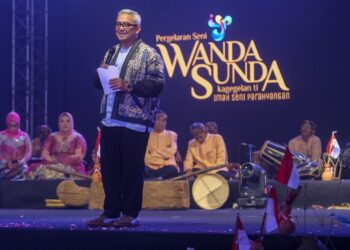 Wali Kota Bandung Muhammad Farhan di Pagelaran Seni Wanda Sunda di El Hotel Bandung, Sabtu, 17 Januari 2026 malam.(Foto: Humas Pemkot Bandung)