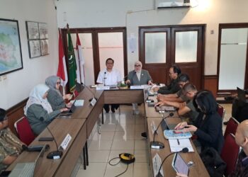 Anggota Komite III Dewan Perwakilan Daerah (DPD) Republik Indonesia (RI) Daerah Pemilihan Jawa Barat (Jabar) Agita Nurfianti melaksanakan Reses Penyerapan Aspirasi Masyarakat dan Daerah dalam rangka inventarisasi materi pengawasan atas pelaksanaan Undang-Undang Nomor 17 Tahun 2023 tentang Kesehatan, khususnya terkait kesehatan mental, Selasa (24/2), di Bandung, Jabar.(Foto: Istimewa)