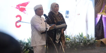 Bupati Kuningan Dr. H Dian Rachmat Yanuar, M.Si bersama Wakil Bupati Tuti Andriani, SH. M.Kn.(Foto: Humas Pemkab Kuningan)