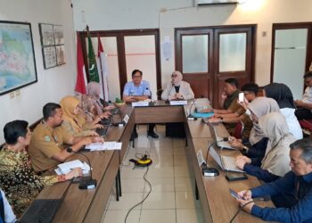 Reses Penyerapan Aspirasi Masyarakat dan Daerah dalam rangka Inventarisasi Materi Pengawasan atas Pelaksanaan Undang-Undang Nomor 11 Tahun 2009 tentang Kesejahteraan Sosial, terkait implikasi kebijakan DTSEN pada penyelenggaraan jaminan kesehatan nasional, Senin (23/2), di Kantor DPD RI Provinsi Jabar, Bandung. Forum dihadiri oleh Dinas Kesehatan Provinsi Jabar, Dinas Sosial Provinsi Jabar, BPJS Kesehatan Wilayah V Jabar, serta Badan Pusat Statistik (BPS) Provinsi Jabar.(Foto: Istimewa)