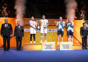 Pasangan ganda campuran Indonesia Adnan Maulana/Indah Cahya Sari Jamil meraih gelar internasional perdananya usai mengalahkan pasangan sesama Indonesia Bobby Setiabudi/Melati Daeva Oktavianti 18-21, 21-19, 21-17.(Foto: Dok. PBSI)