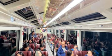 Kereta panoramic di malam hari.(Foto: Istimewa)