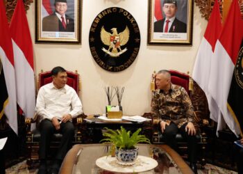 Menteri Perhubungan Dudy Purwagandhi (kiri) bertemu Menteri Koordinator Bidang Politik dan Keamanan (Mekopolkam) Djamari Chaniago di Jakarta, Selasa (24/2/2026).(Foto: Dok. Kemenhub)