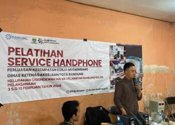 Pelatihan Service Handphone.(Foto: Humas Pemkot Bandung)
