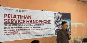 Pelatihan Service Handphone.(Foto: Humas Pemkot Bandung)
