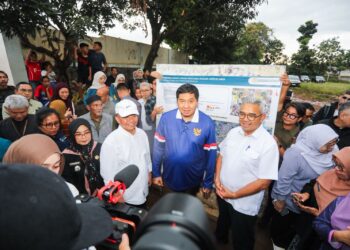 Dari kiri ke kanan: Sekda Jabar Herman Suryatman, Menteri Perumahan dan Kawasan Permukiman (PKP) Maruarar Sirait, dan Wali Kota Bandung Muhammad Farhan.(Foto: Humas Pemkot Bandung)