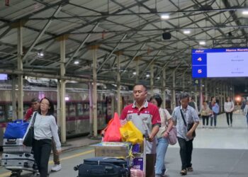 Layanan porter di stasiun.(Foto: Istimewa)