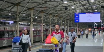 Layanan porter di stasiun.(Foto: Istimewa)