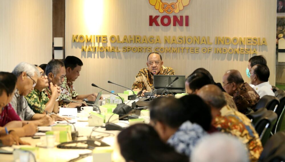 Ketua Umum (Ketum) Komite Olahraga Nasional Indonesia (KONI) Pusat Letjen TNI Purn Marciano Norman memimpin rapat koordinasi.(Foto: KONI Pusat)