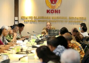 Ketua Umum (Ketum) Komite Olahraga Nasional Indonesia (KONI) Pusat Letjen TNI Purn Marciano Norman memimpin rapat koordinasi.(Foto: KONI Pusat)