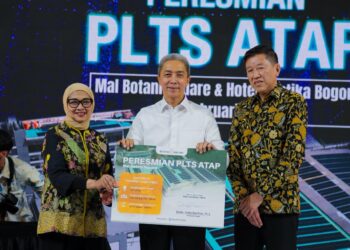 Kota Bogor meresmikan Pembangkit Listrik Tenaga Surya (PLTS) Atap. Lokasinya berada di Mall Botani Square dan Hotel Santika Bogor. Peresmian PLTS itu dilakukan langsung oleh Wali Kota Bogor, Dedie A. Rachim, Rabu (11/2/2026).(Foto: Humas Pemkot Bogor)