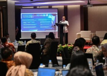 Wamenkomdigi Nezar Patria menyampaikan Keynote Speech dalam Focus Group Discussion bertajuk "Upaya Bersama, Wujudkan Masa Depan Digital yang Ramah Anak" di Jakarta Pusat, Selasa, (03/02/2026). Foto: Ardi W/Komdigi