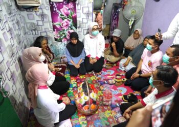 Kunjungan YKI Kota Bogor ke pasien kanker.(Foto: Humas Pemkot Bogor)