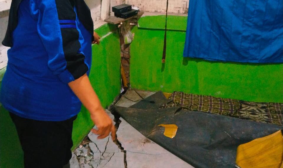 Foto : Dampak yang diakibatkan bencana pergerakan tanah yang terjadi di Kabupaten Tasikmalaya, Jawa Barat. (BPBD Kabupaten Tasikmalaya)