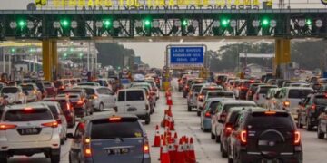 Ilustrasi antrian kendaraan saat arus mudik memasuki gerbang tol.(Foto:Istimewa).