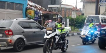 Polres Garut terapkan sistem one-way di jalur Limbangan, Kabupaten Garut, yang mulai dipadati pemudik.(Foto:Istimewa)