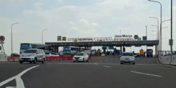 Kendaraan melintas Gerbang Tol Cileunyi.(Foto:Istimewa).
