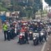 Polisi terapkan sistem one-way di jalur wisata lembang urai kepadatan kendaraan wisatawan.(Foto:Istimewa).