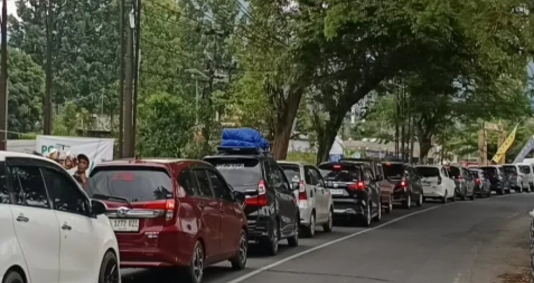 Antrean kendaraan di jalur Gentong, Kabupaten Tasikmalaya, saat memasuki arus balik.(Foto:Istimewa).