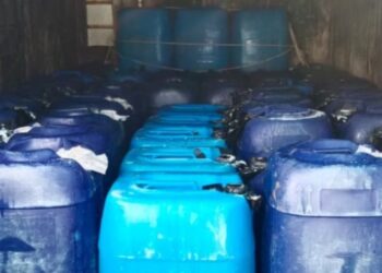 Pengiriman miras jenis tuak dalam jeriken diangkut mobil boks digagalkan Polresta Bandung.(Foto:Istimewa).