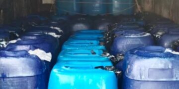 Pengiriman miras jenis tuak dalam jeriken diangkut mobil boks digagalkan Polresta Bandung.(Foto:Istimewa).