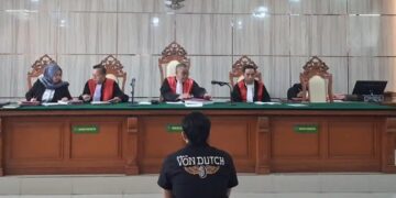 Sidang kasus ujaran kebencian penghinaan Suku Sunda, dengan terdakwa, Muhammad Adimas Firdaus alias 'Resbob' kembali digelar di Pengadilan Negeri Bandung, Senin (30/03/2026).